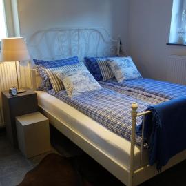 Chiemgau-ROOM, helles Souterrain, eigene Terrasse, hotel a Riedering