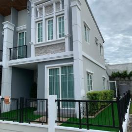 Thai Family Home