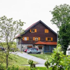 Apartment Stone and Wood, hotel en Slunj