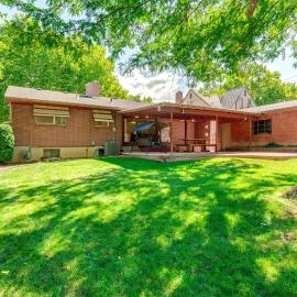 27 Mi to Zion: Home w/ Backyard in Cedar City! – hotel w mieście Cedar City