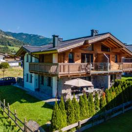 Chalet Lengberg B1, hotel in Niedernsill