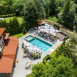 Valevtsi Mount Lodge - 365 days hot outdoor pool -, хотел в Валевци