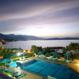 Petres में, होटल Kanakis Blue Beach Apartments