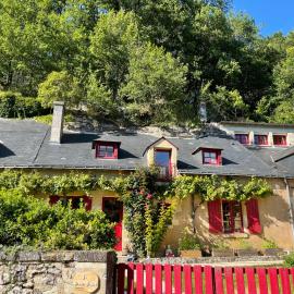 Le Petit Nid du Vieux Logis Ravissante Suite dans vallée troglodyte, hotel in Saint-Épain