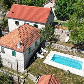 Beautiful Apartment In Hrvace With Wifi, hotell i Hrvace