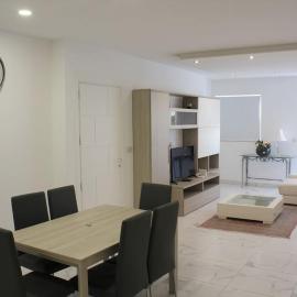 Brand new modern 2 bed 2 bath apt in St Julian's, Hotel in Taʼ Ċikkun