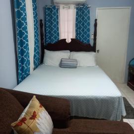 Sunny Space, hotel a Portmore