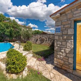 Mediterranes Steinhaus mit Privatpool, Sauna, Meerblick, Kamin, Sommerkueche
