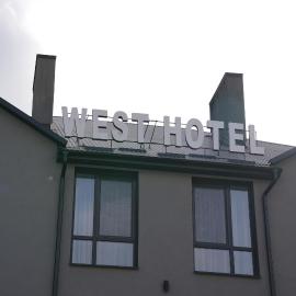 West Hotel, hotel a Mostiska