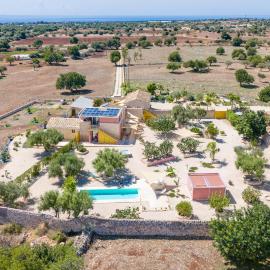Casa Farlisa, antico baglio con piscina, hotel u gradu Šikli