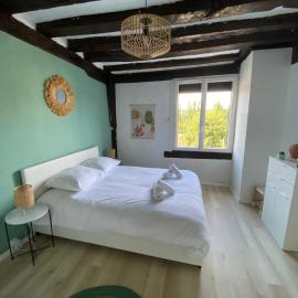 Maison de ville avec jardin à 5 minutes de Lisieux, hotel v destinaci Beuvillers