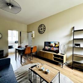 Le Saint - By 69ALSACELO- 3 Chambres Séparées - Idéal Pro & Famille - Patio Privé - Proche Centre Ville - Smart TV - WiFi Fibre - Check-in Autonome - Parking Facile & Gratuit, hotelli kohteessa Sens