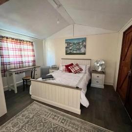 Detached cosy Dorset cabin, hotel a Sherborne