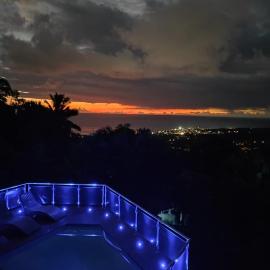 Bel appartement avec piscine privée et vue exceptionnelle, готель у місті Gourbeyre