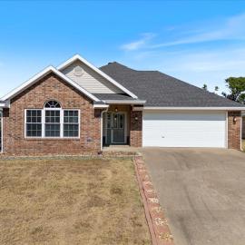 Beautiful 3 bed 2 bath home near Crystal Bridges