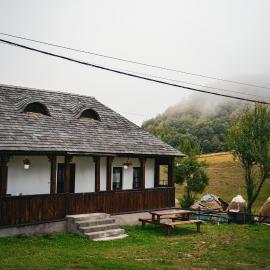 Casa Bunicilor Ciocanu, hotell i Rucăr