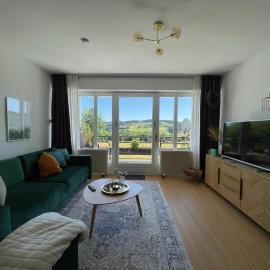 Hillside Gemütliches Apartment mit Aussicht! See - Balkon, hotel sa Winterberg