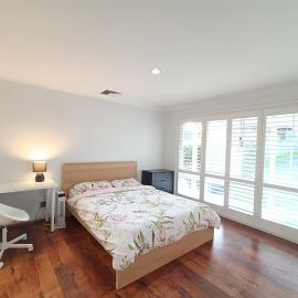 Peaceful Room with Attached Bathroom in Modern, Baulkham Hills Home - BH0, hotel in Baulkham Hills