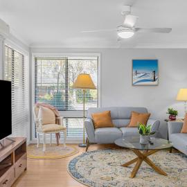 Three bedroom house in Gosford,close to M1, Brisbane Water, Stadium