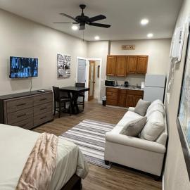 Palmer's Hideaway, hotel i Grand River