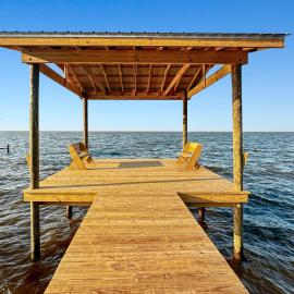 Baywatch Paradice Bayfront, private pier, Sleeps 8 Fenced Dog Area 8 m to beach