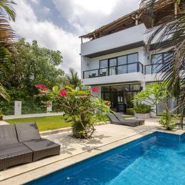 Deluxe Apartment, 75 m from Balian Surf Spot, hotelli kohteessa Balian