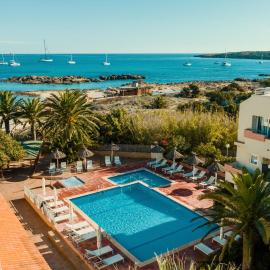 Apartamentos Portu Saler, hotel a Es Pujols
