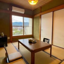 Only One Group! Koyasan 35min by Car, 2h by Train, Free Bikes, Walk to Station, hotelli kohteessa Katsuragi