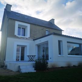 Maison vue sur mer avec jardin, hotel in Carantec