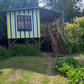 Tree House Fluffy Horns - Namiņš Kokos Pūkainie Ragi, hotel v destinácii Plieņciems