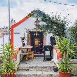 Unique Luxurious 17-Century Smart Chapel in Historical Center - Sintra WOW, מלון בסינטרה