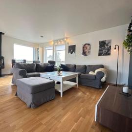 Exclusive apartment with great views close to city center – hotel w mieście Svolvær