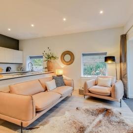 The Hideaway @ Flagham Cottage., hotel in Malmesbury