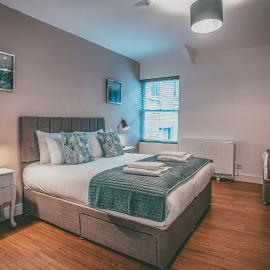 Chester Rows at Bridge Street, City Centre - Luxury Apartments by PolkaStays, hotel din Chester