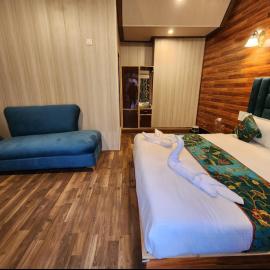 Hotel Grand Nishat: Nishāt şehrinde bir otel