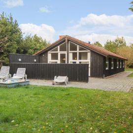 Nice Home In Blåvand With Sauna, hotel in Blåvand