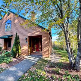 MWP69 Spacious 5-bedroom condo, partial Notch views, 2 min to skiing!, hotel i Bretton Woods