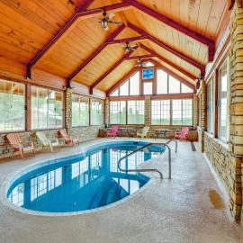 Hike & Fish: Studio w/ Pool Access in Shirley!, hotel u gradu Fairfield Bay