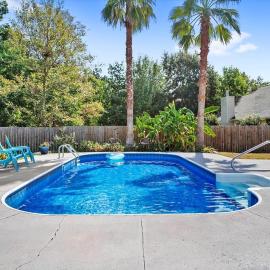 Endless Summer Retreat with Private Pool near Beach, hotel a Gautier