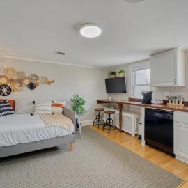 Stylish Capitol Hill 1BR Apartment Near US Capitol