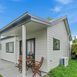 Birch Cottage - Greytown Holiday Home