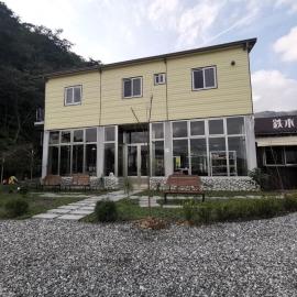 鉄木彩虹小屋, hotell i Yü-lan