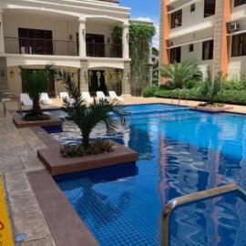 Condotel Near NAIA - massage chair footspa, dance revo, small pet allowed、マニラのホテル