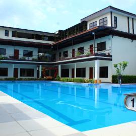 MaClare Resort – hotel w mieście Imus