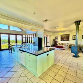 Condor Estate Spacious with Vineyard & Fireplace, Hotel in Maslin Beach
