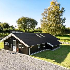 5 Bedroom Cozy Home In Hejls, Hotel in Hejls