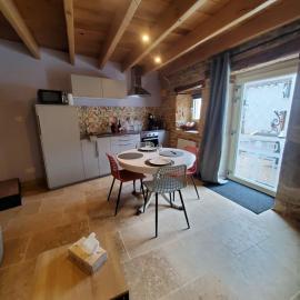 Chez Émile la suite, maison 2 chambres à la campagne, Hotel in Humes
