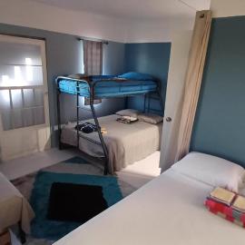 Rooster Run Guest House offers Vieques travelers newly furnished quaint affordable airconditioned rooms and only steps from the Ferry and nearby beaches, viešbutis mieste Vjekesas