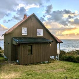 House by the sea Reine, Lofoten