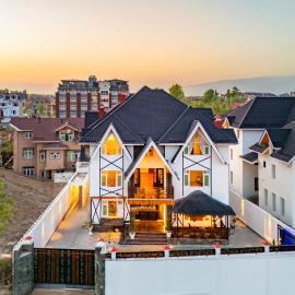 StayVista at Gauhar Heritage Villa, Srinagar, Hotel in Srinagar